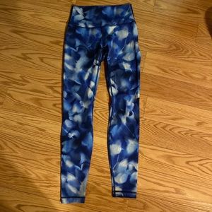 Lululemon wunder under leggings size 4
